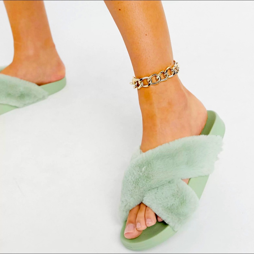 Women’s Size 9W Sage Green Slides